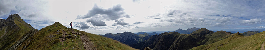 Sul sentiero 101 in Cima di Camisolo salendo allla Via del Caminetto per il Pizzo Tre Signori